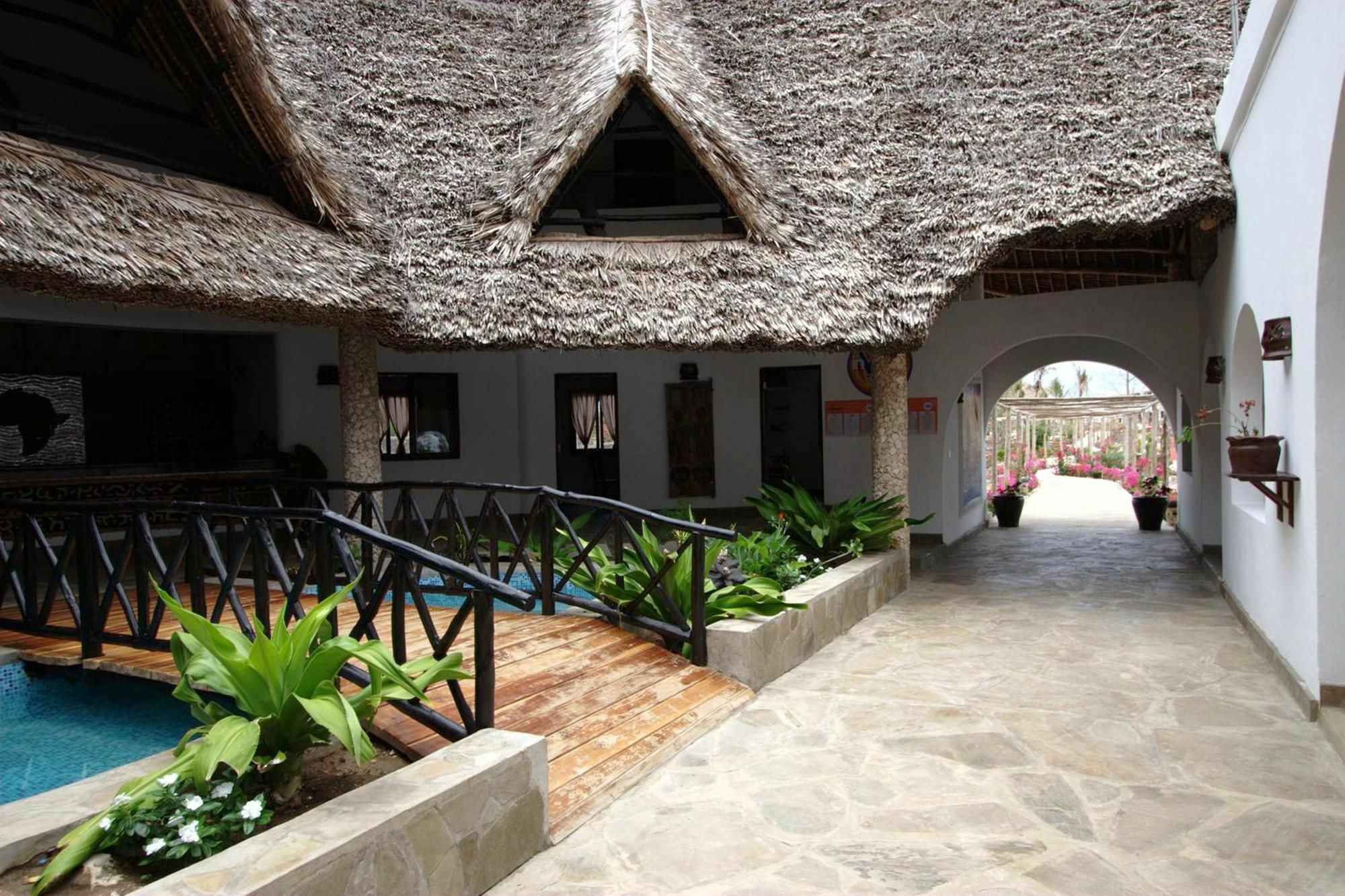 Jumbo Watamu Hotell Exteriör bild